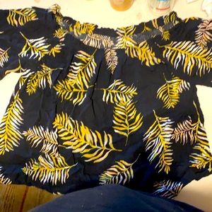 Cute tropical leafy top